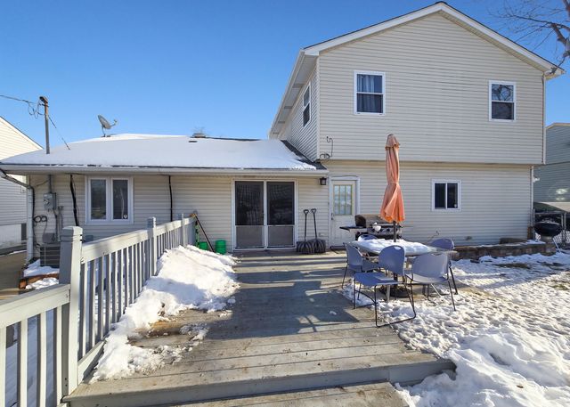 719 Surrey Drive, Streamwood, IL 60107