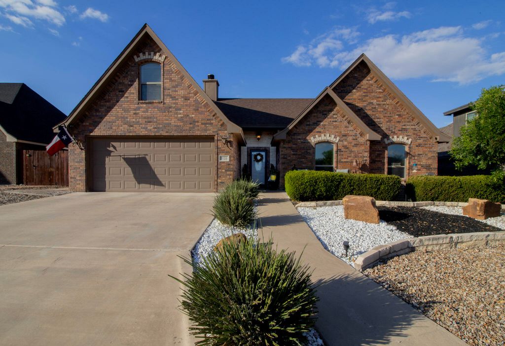 Image 1 of property listing at 1926 Pine Valley Street, San Angelo, TX 76904