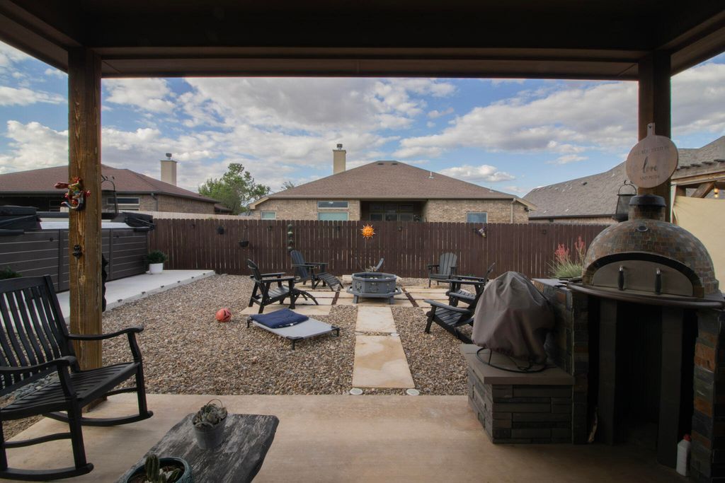 Image 15 of property listing at 1926 Pine Valley Street, San Angelo, TX 76904
