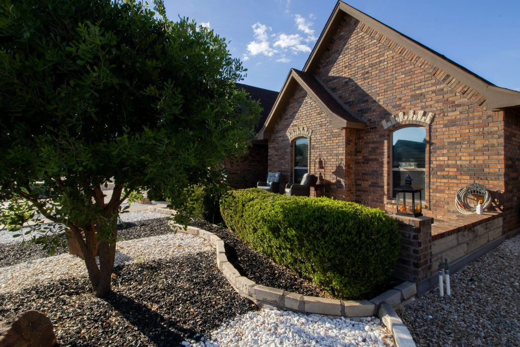 Image 2 of property listing at 1926 Pine Valley Street, San Angelo, TX 76904