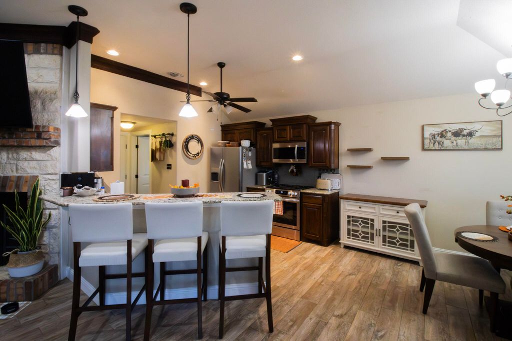 Image 6 of property listing at 1926 Pine Valley Street, San Angelo, TX 76904