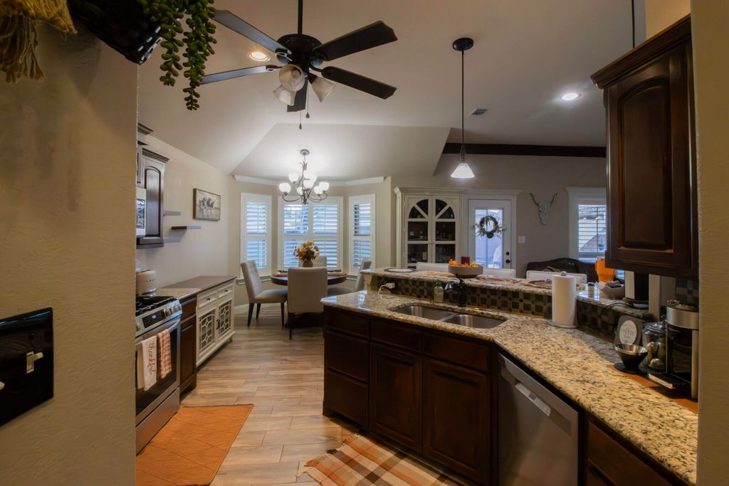 Image 8 of property listing at 1926 Pine Valley Street, San Angelo, TX 76904