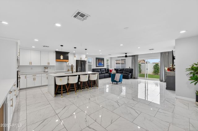 7148 W CATALINA Drive, Phoenix, AZ 85033