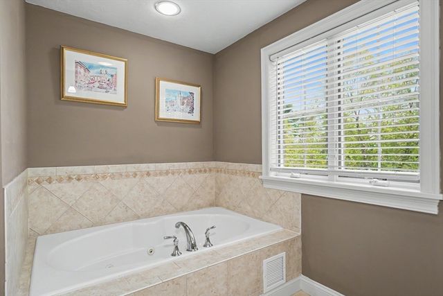 6 Juniper Hill Rd, Boylston, MA 01505