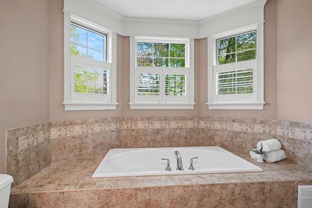 6 Juniper Hill Rd, Boylston, MA 01505
