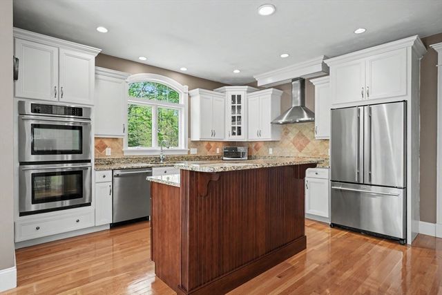 6 Juniper Hill Rd, Boylston, MA 01505