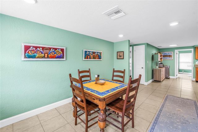 543 72ND AVE N, St Petersburg, FL 33702
