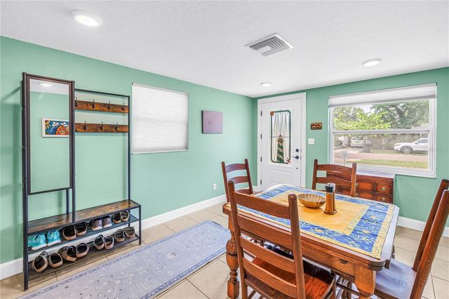 543 72ND AVE N, St Petersburg, FL 33702