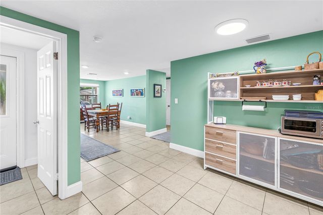 543 72ND AVE N, St Petersburg, FL 33702