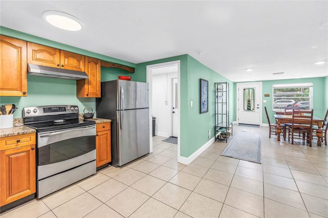 543 72ND AVE N, St Petersburg, FL 33702