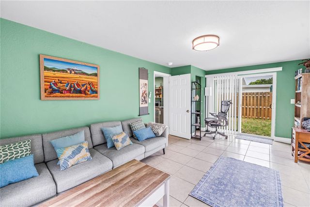 543 72ND AVE N, St Petersburg, FL 33702