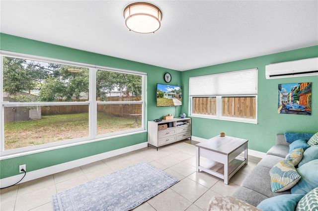 543 72ND AVE N, St Petersburg, FL 33702