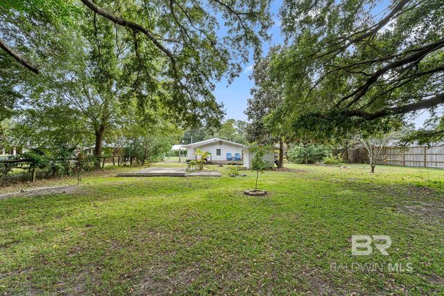 726 E 23rd Avenue, Gulf Shores, AL 36542