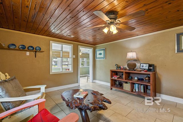 726 E 23rd Avenue, Gulf Shores, AL 36542