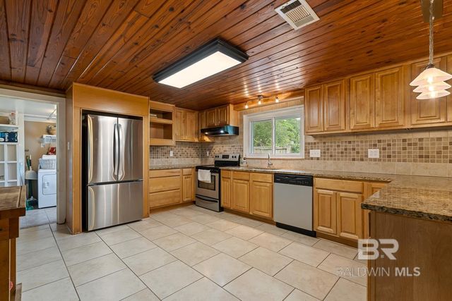 726 E 23rd Avenue, Gulf Shores, AL 36542