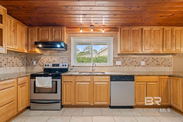 726 E 23rd Avenue, Gulf Shores, AL 36542