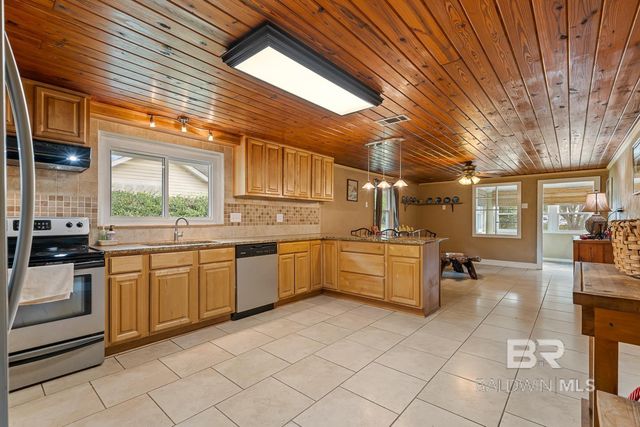 726 E 23rd Avenue, Gulf Shores, AL 36542