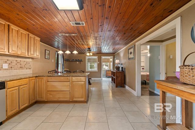 726 E 23rd Avenue, Gulf Shores, AL 36542