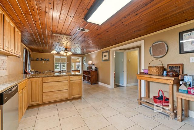 726 E 23rd Avenue, Gulf Shores, AL 36542