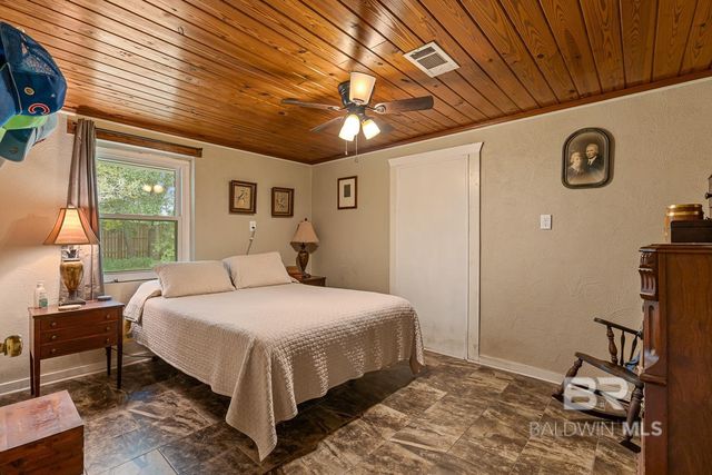 726 E 23rd Avenue, Gulf Shores, AL 36542