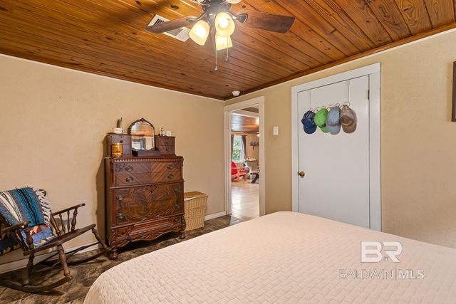 726 E 23rd Avenue, Gulf Shores, AL 36542