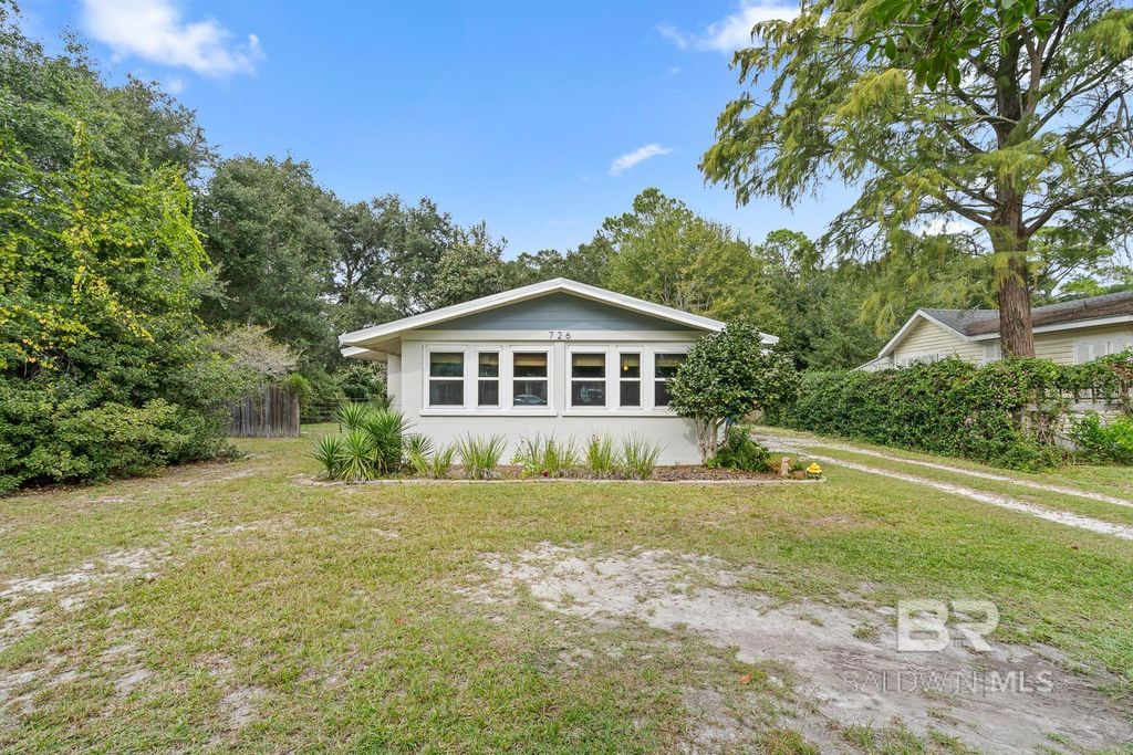 726 E 23rd Avenue, Gulf Shores, AL 36542
