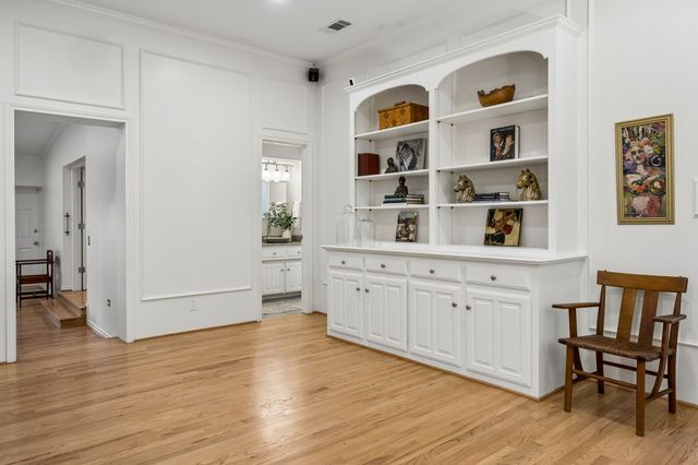 8721 Lacrosse Drive, Dallas, TX 75231