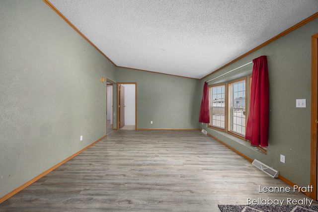 9820 W 5 Point Highway, Bellevue, MI 49021