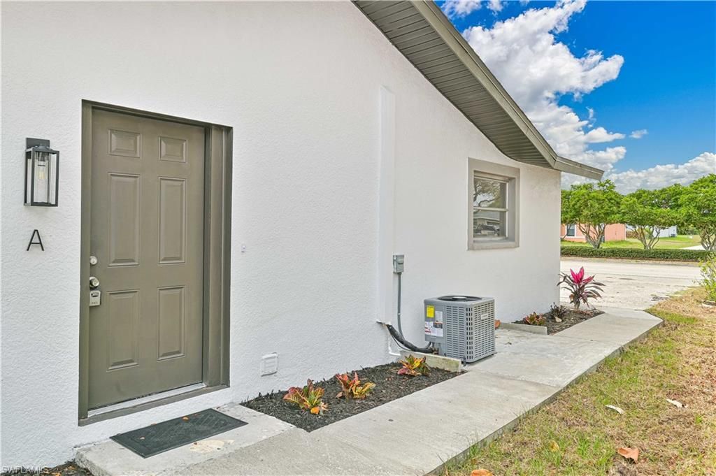 Image 2 of property listing at 115 SE 24th AVE A+B, Cape Coral, FL 33990
