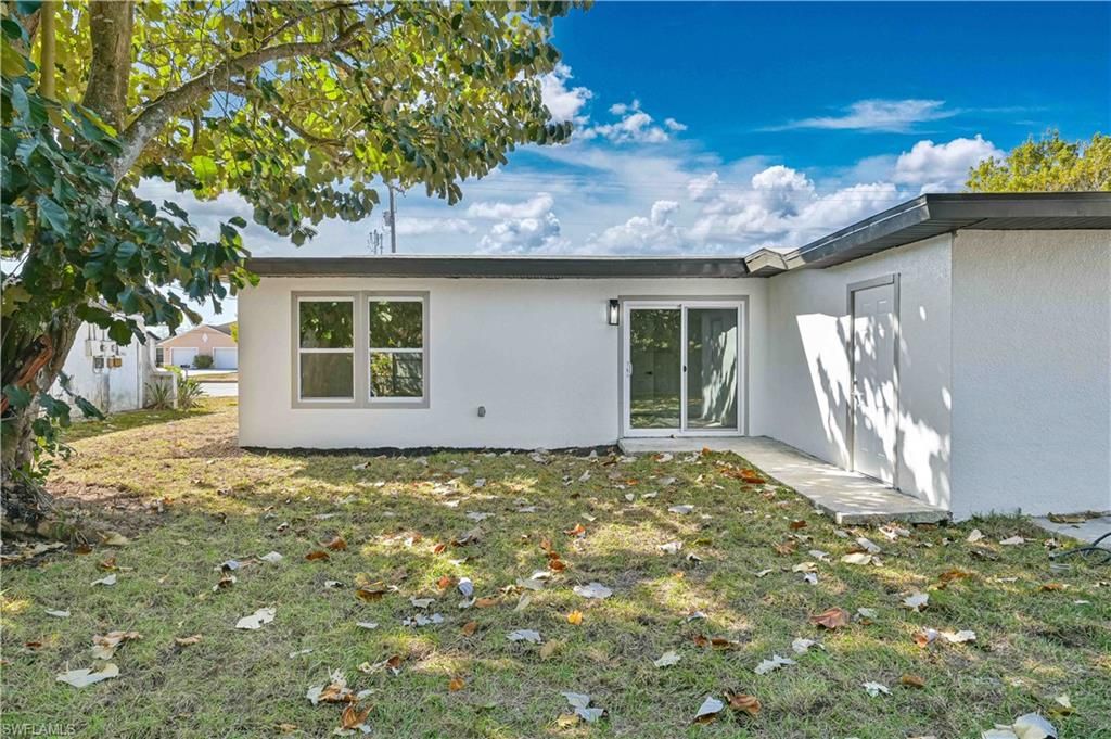 Image 21 of property listing at 115 SE 24th AVE A+B, Cape Coral, FL 33990