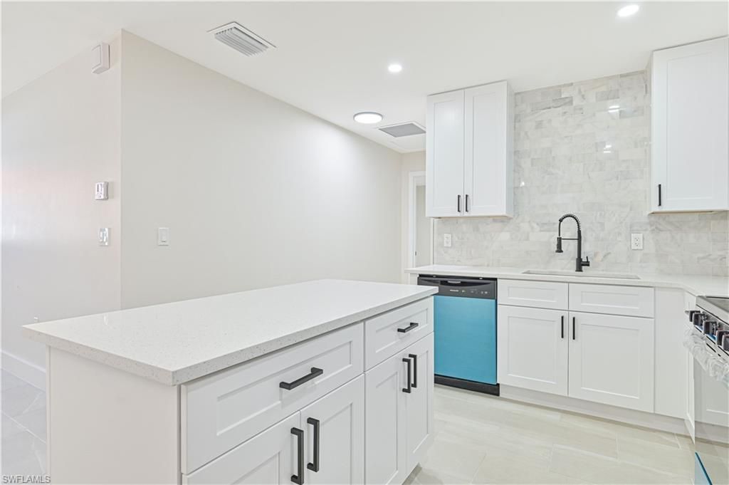 Image 6 of property listing at 115 SE 24th AVE A+B, Cape Coral, FL 33990
