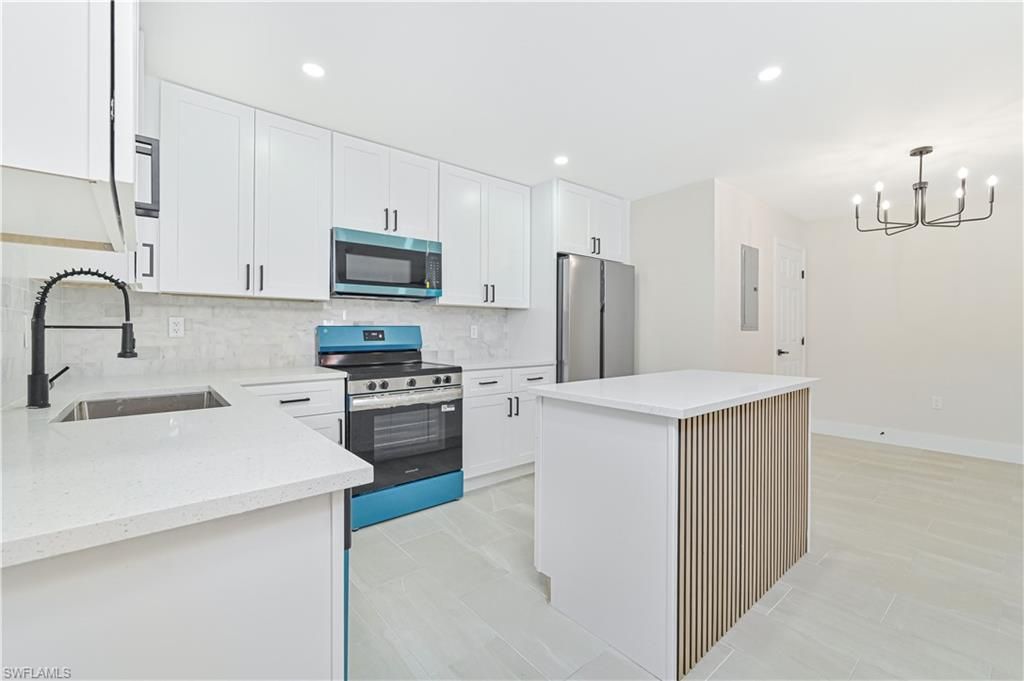 Image 8 of property listing at 115 SE 24th AVE A+B, Cape Coral, FL 33990