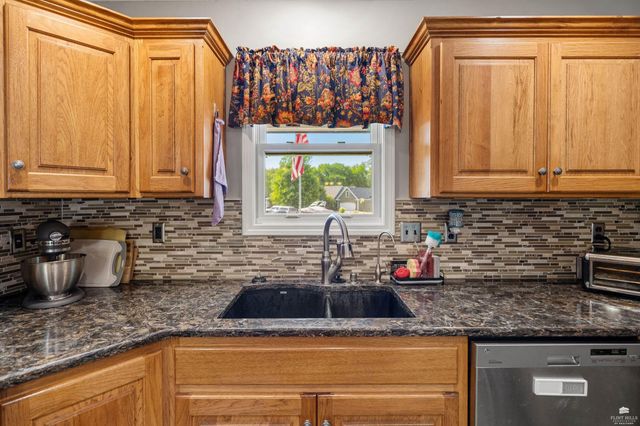 9074 Tonya Terr., Manhattan, KS 66502