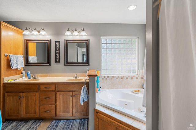 9074 Tonya Terr., Manhattan, KS 66502