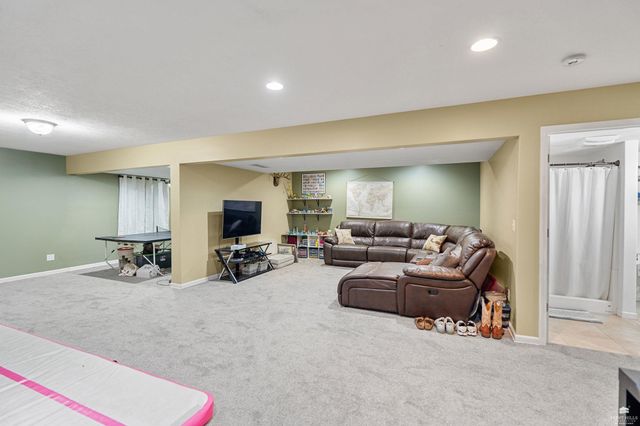 9074 Tonya Terr., Manhattan, KS 66502