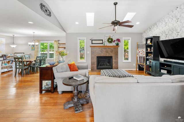 9074 Tonya Terr., Manhattan, KS 66502