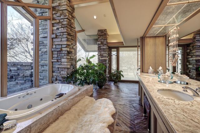 5594 Rivercrest Valley Drive, Joplin, MO 64804