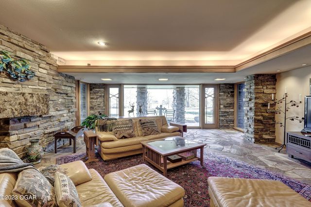 5594 Rivercrest Valley Drive, Joplin, MO 64804