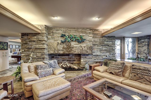 5594 Rivercrest Valley Drive, Joplin, MO 64804