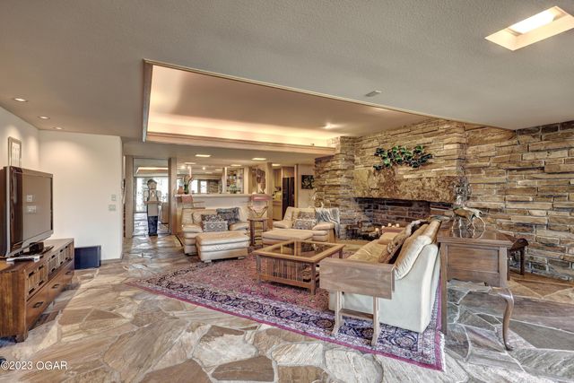5594 Rivercrest Valley Drive, Joplin, MO 64804