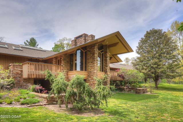 5594 Rivercrest Valley Drive, Joplin, MO 64804