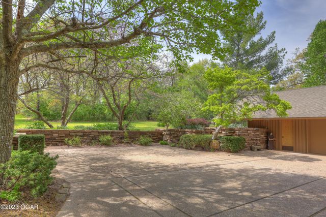 5594 Rivercrest Valley Drive, Joplin, MO 64804