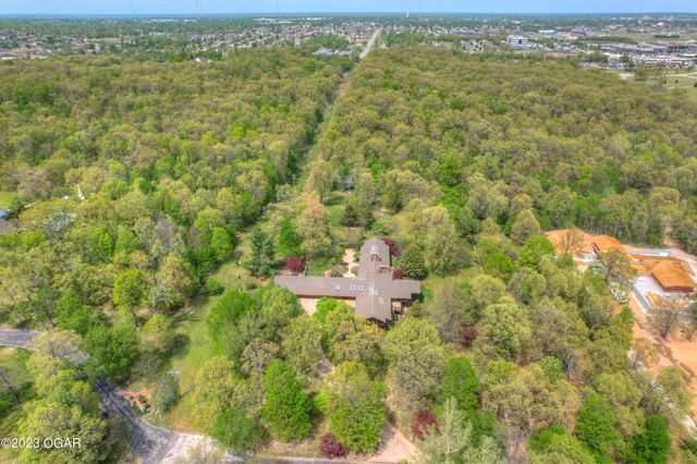 5594 Rivercrest Valley Drive, Joplin, MO 64804