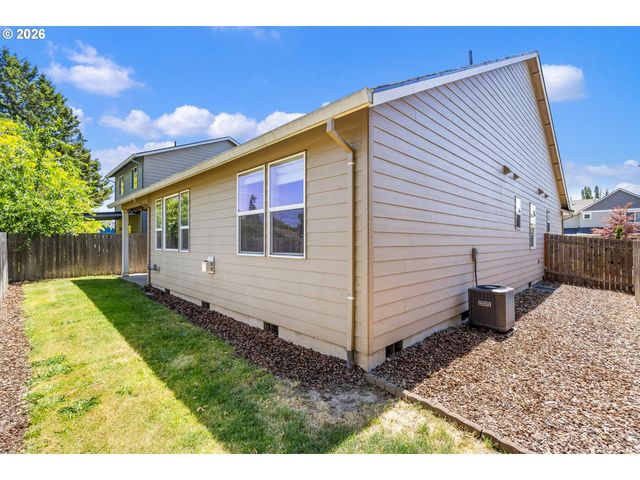 415 E RENTFRO Way, Newberg, OR 97132