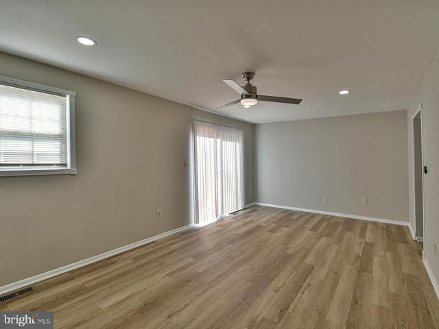 211 GREEN FERN WAY, Halethorpe, MD 21227