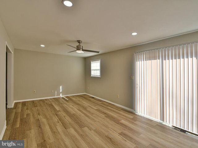 211 GREEN FERN WAY, Halethorpe, MD 21227