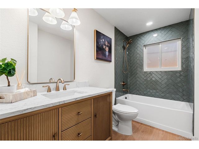 835 Hillside Ct, Longmont, CO 80501