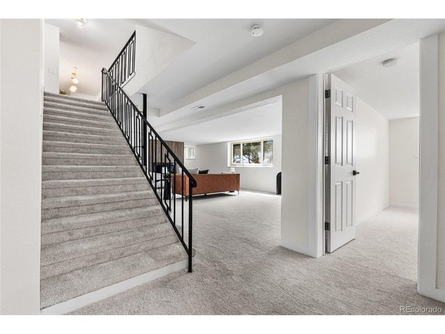 835 Hillside Ct, Longmont, CO 80501