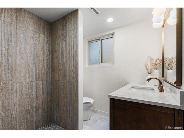 835 Hillside Ct, Longmont, CO 80501