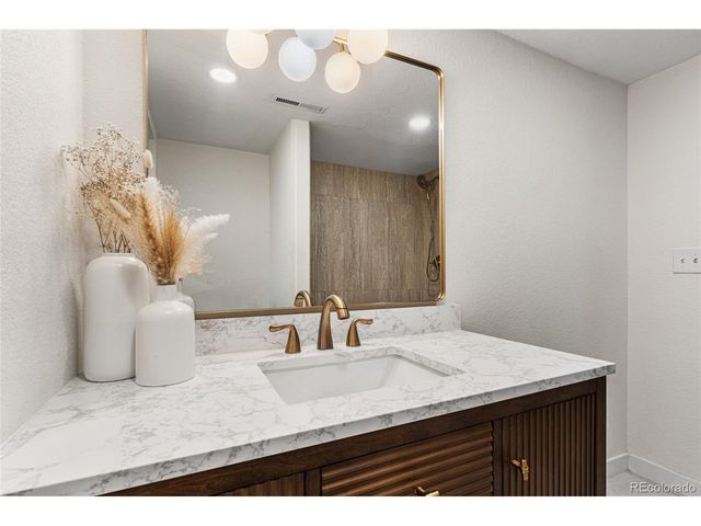 835 Hillside Ct, Longmont, CO 80501